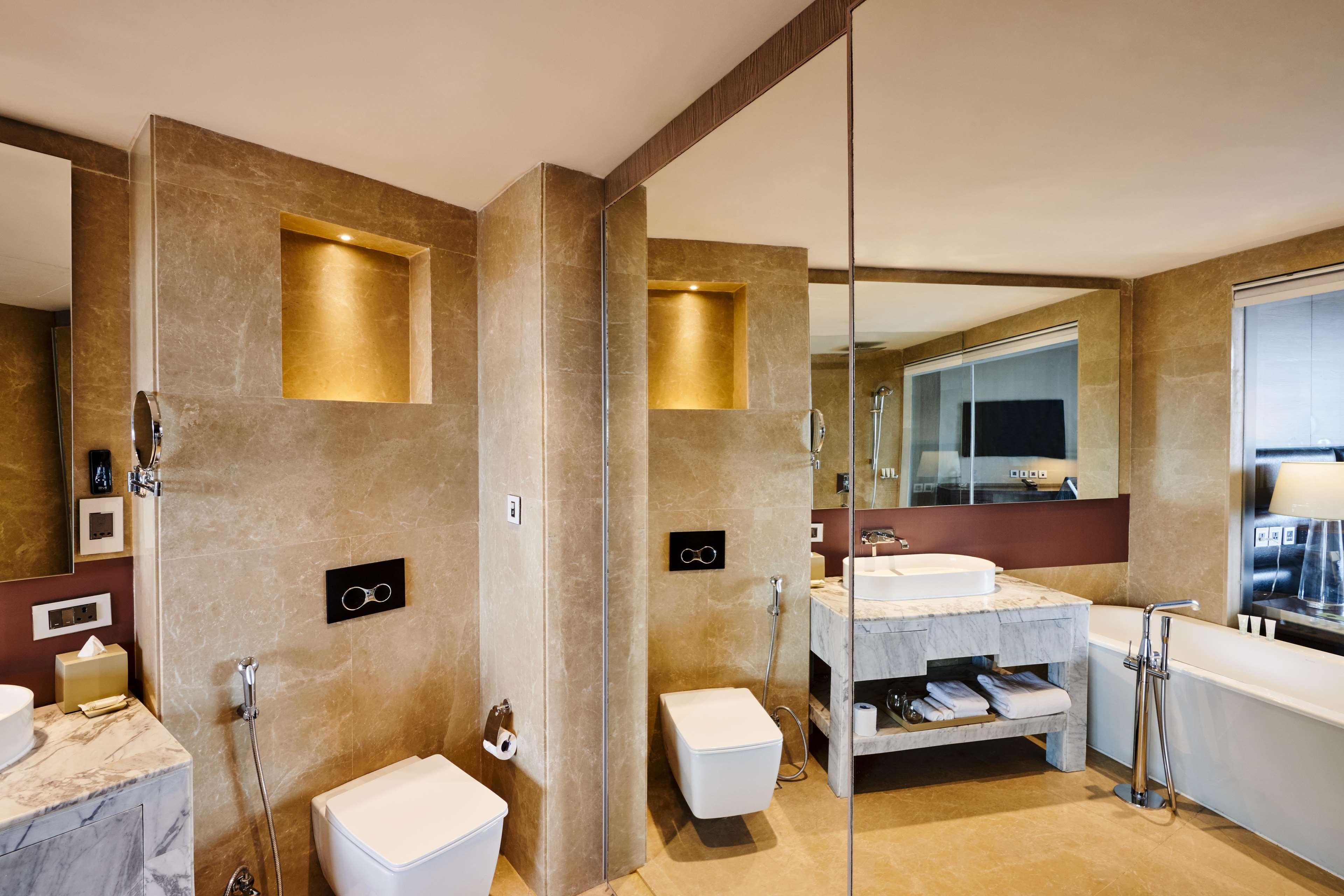 Hilton Garden Inn Lucknow Exterior foto